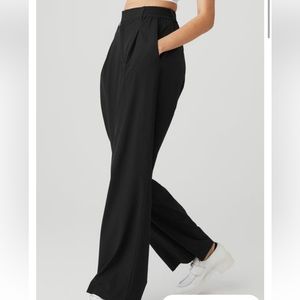 NWT - Alo Yoga High-Waist Pursuit Trouser - Black in XS